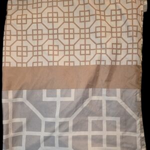Geometric Patterned Blanket
